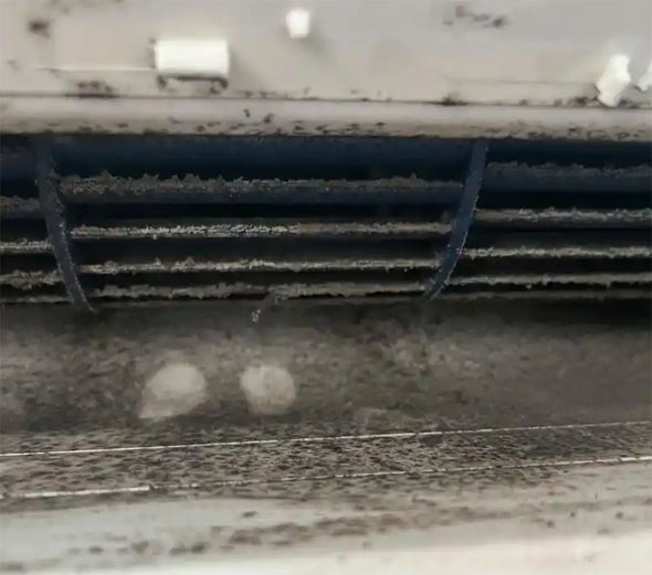 清苑空调吹的风有股烧焦味是怎么回事